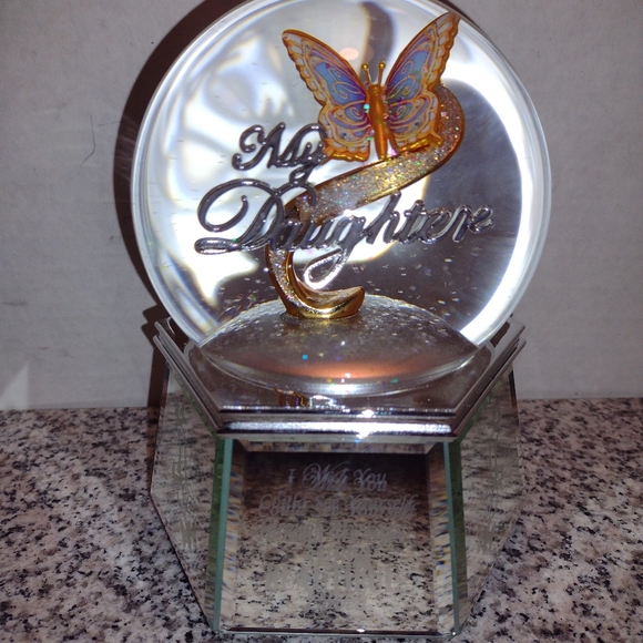 Mirrored Musical Glitter Globe For Daughter - Picture 4 of 15